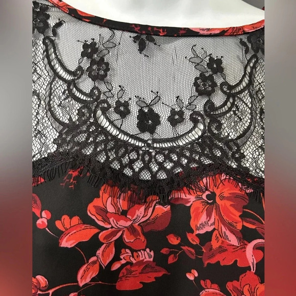 Carmen Marc Valvo Women’s Blouse Medium Floral Red Black Lace Keyhole Romantic - Picture 2 of 16